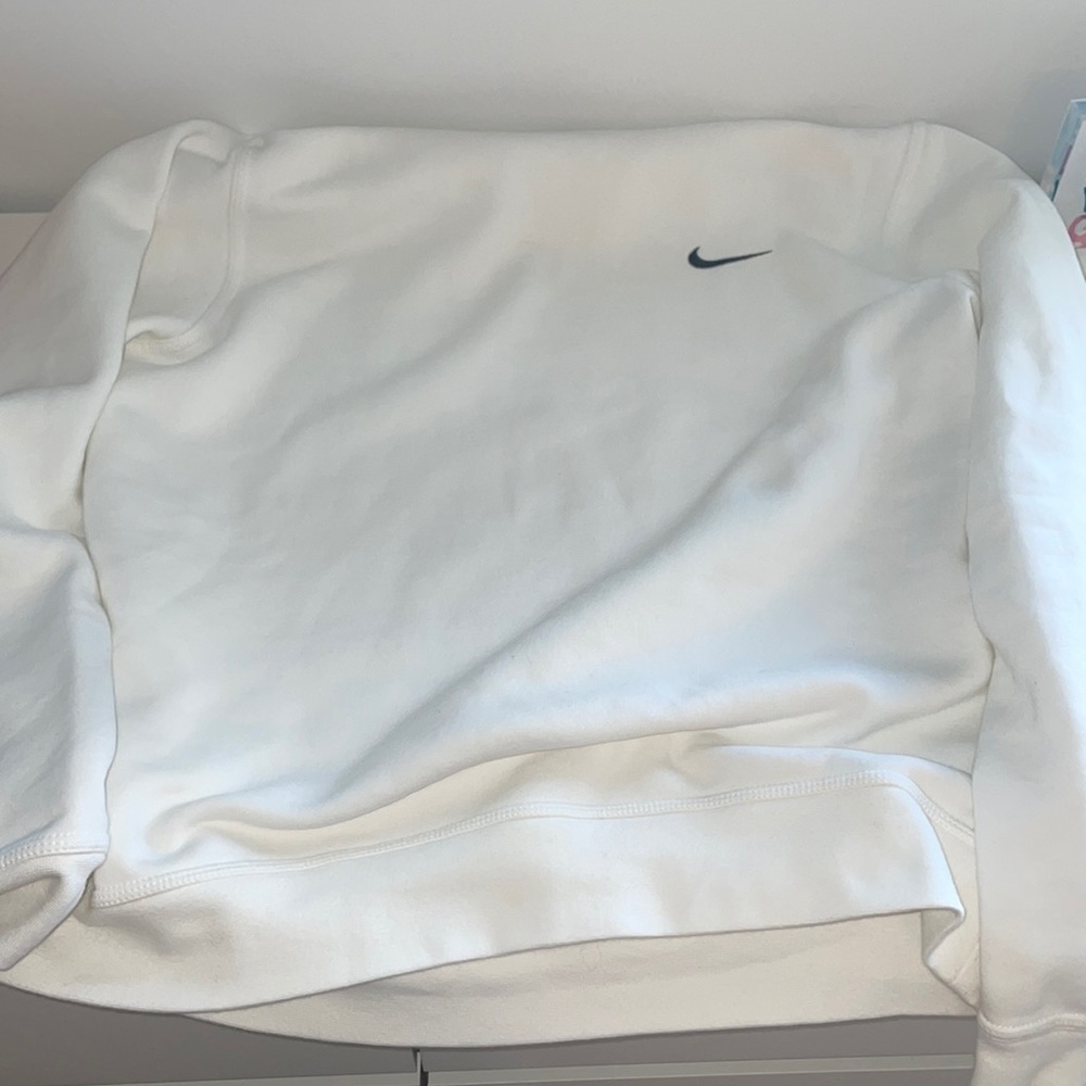 NIKE WHITE CREWNECK, perfect condition!